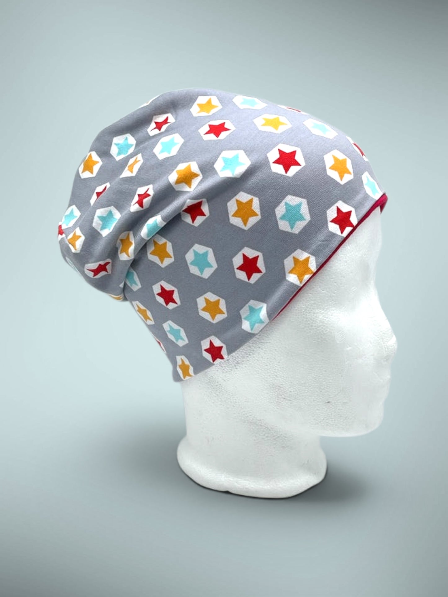 Wendebeanie bunte Sterne auf grau