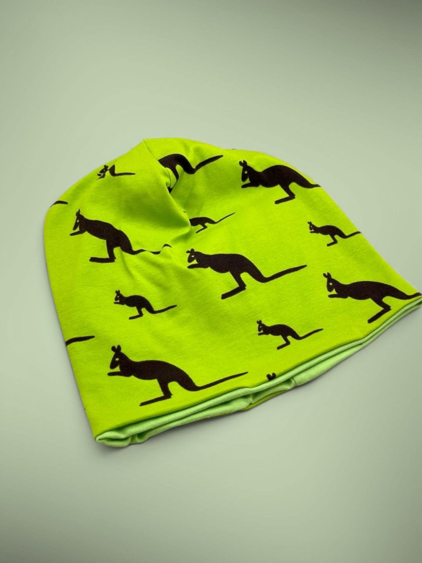 Wende-Beanie für Kinder – Känguru Design grün
