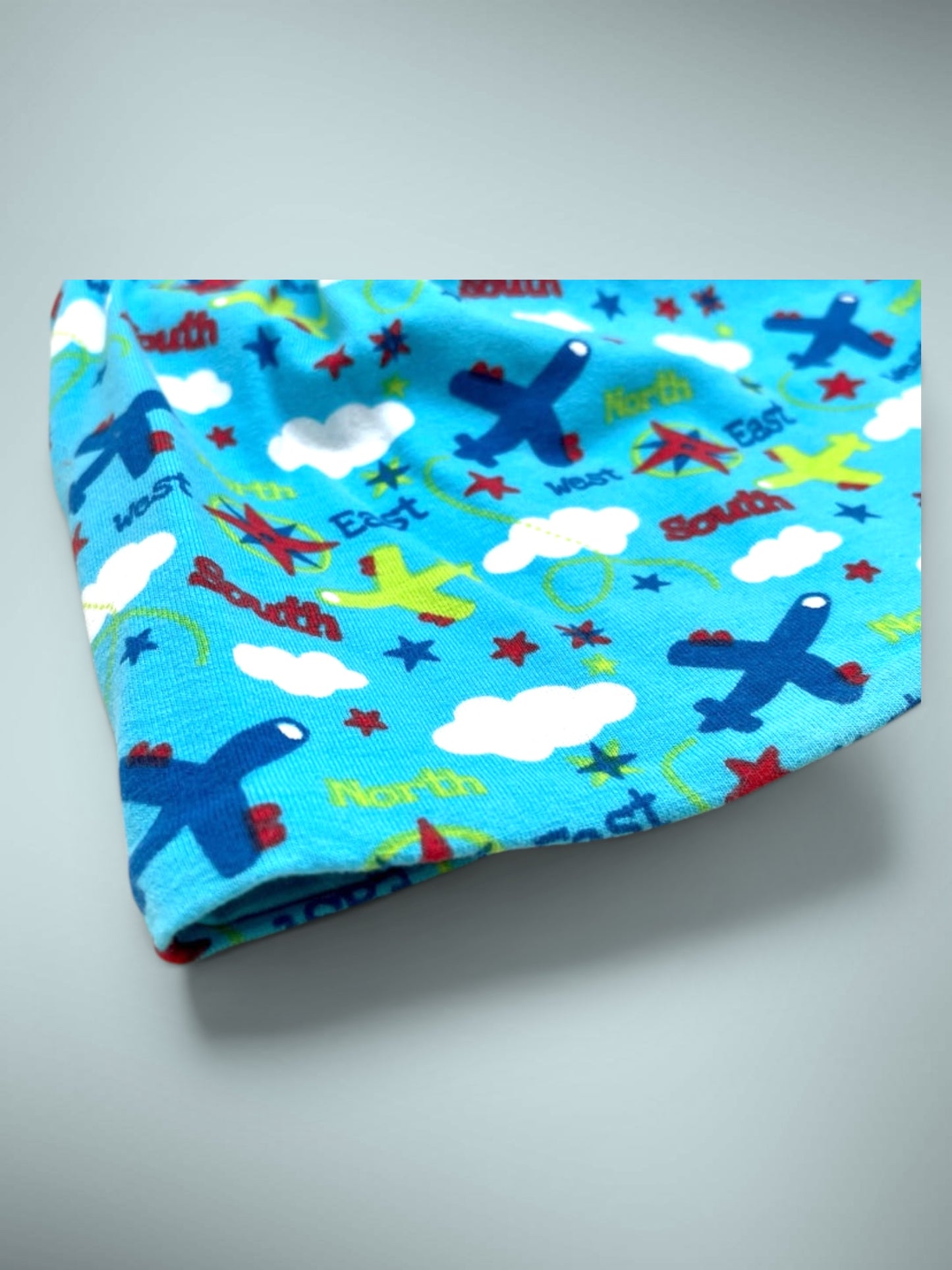 Wende-Beanie für Kinder – Flugzeuge Design blau