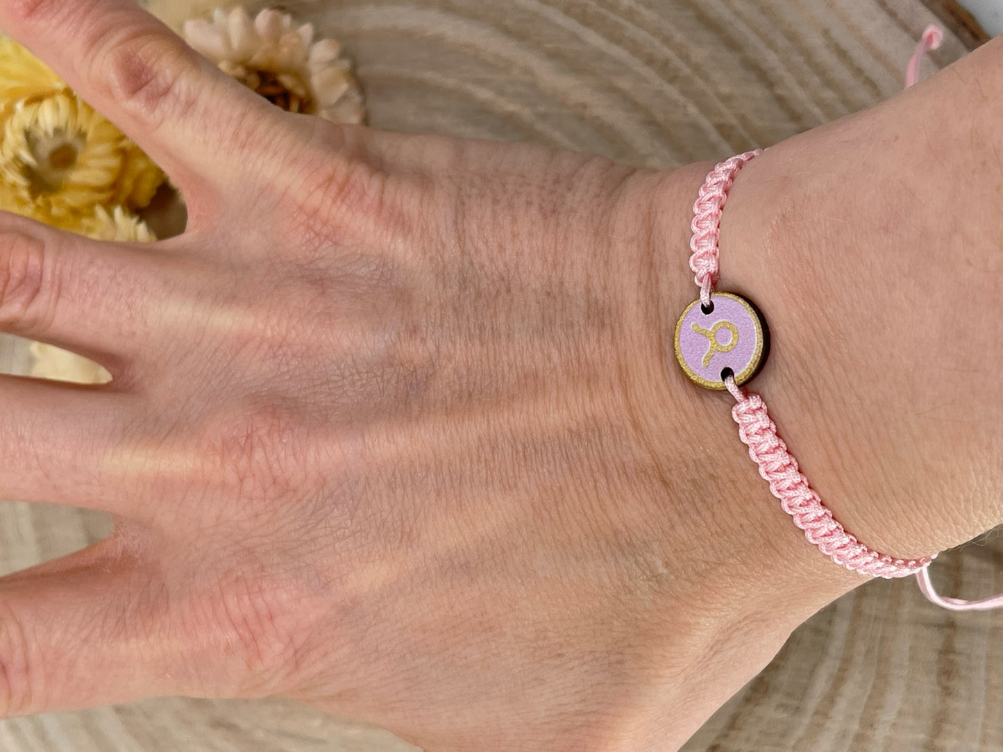 Makrameearmband Freundschaftsarmband Schmuck Armband rosa mit Holz Sternzeichen