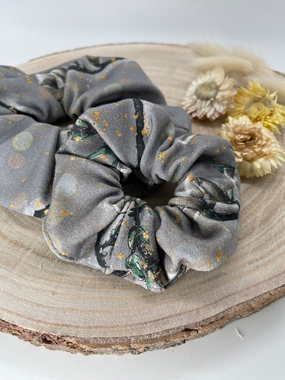 Scrunchie Haargummi elastisches Haarband grau mit Blumem für feines oder dickes Haar