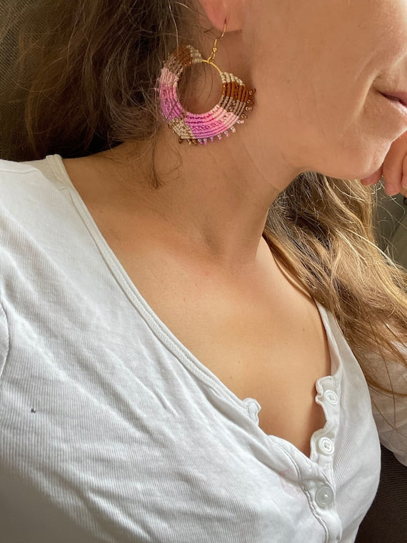 Einzigartiger Makramee Ohrring Ohrhänger Boho Hippie Schmuck Festival  (1 Paar) rosa