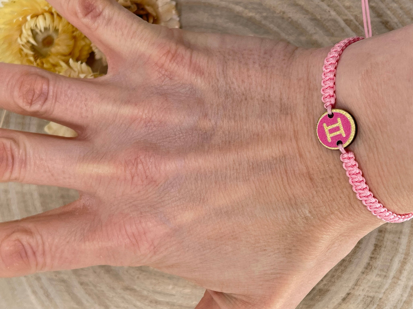 Freundschaftsarmband Makrameearmband Armband Sternzeichen pink