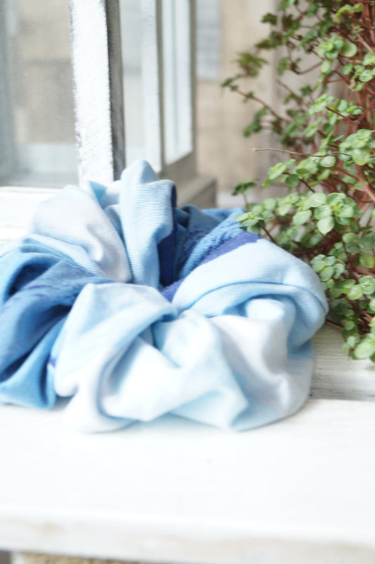 Scrunchie Haargummi elastisches Haarband blau Batik für feines oder dickes Haar