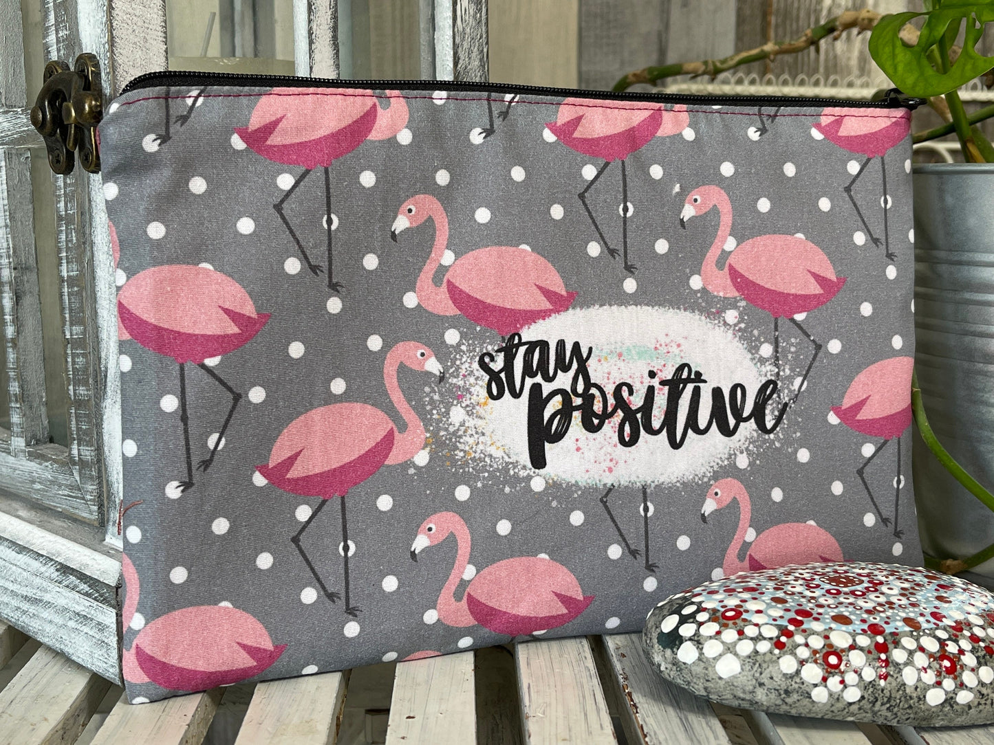 Stylische Federtasche Stifttasche Mäppchen Kosmetik kleine Tasche  stay positive mit rosa Flamingo grau