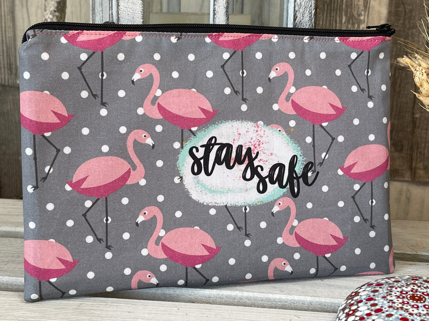 Stylische Federtasche Stifttasche Mäppchen Kosmetik kleine Tasche stay safe grau mit  Flamingo