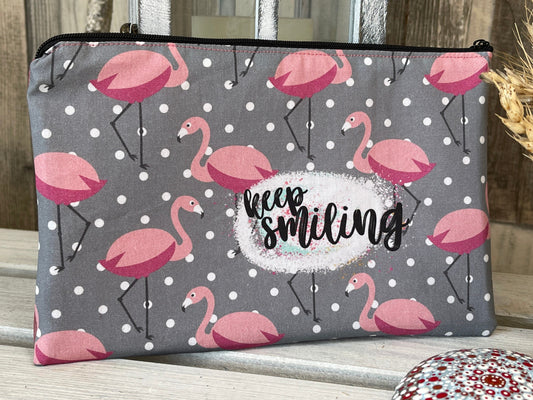 Stylische Federtasche Stifttasche Mäppchen Kosmetik kleine Tasche keep smiling grau mit Flamingo