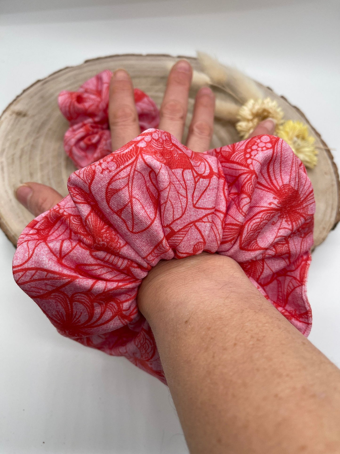 Scrunchie Haargummi elastisches Haarband rosa rote Blumen in groß und klein